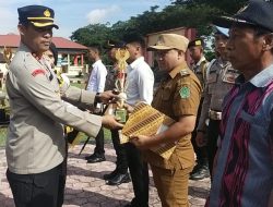 Juara Lomba Satkamling Diserahkan Langsung Oleh AKBP Ahmad Setiadi S.I.K Kapolres Konawe